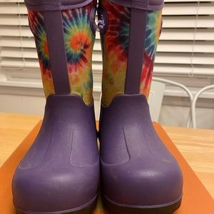 Kids tie-dye/purple Bog boots